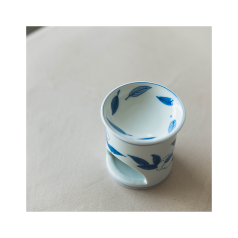 大隅茶全オリジナルの有田焼 茶香炉 ”お茶の花”|大隅茶全 × 渓山窯